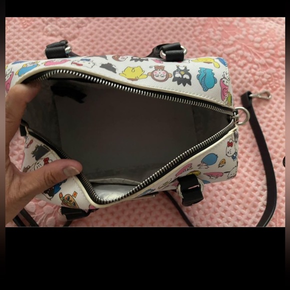 Hello Kitty purse with handle and strap - Picture 2 of 5